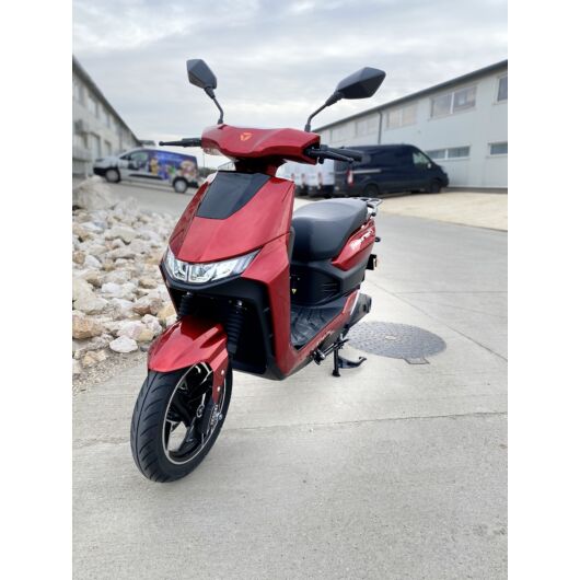 Likebike Yadea T9 2600W 72V 23Ah 45 km/h + Graphen Batterie + Schnelladegerät/ Rot